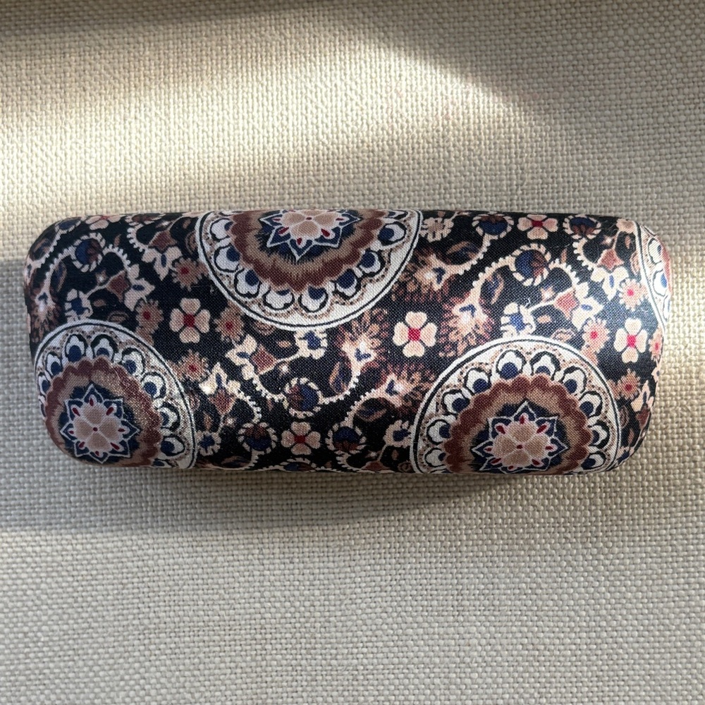 Vera Bradley Black and Brown Medallion NWOT Hard Cover Eye Glasses Case